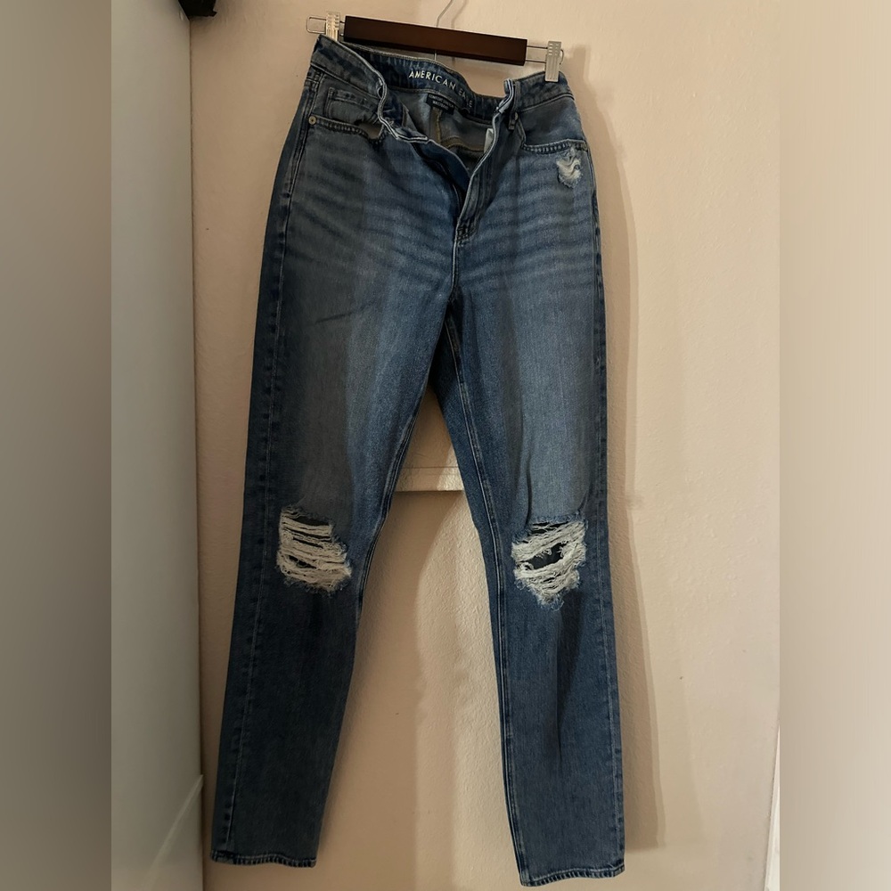 AMERICAN EAGLE MOM JEAN
